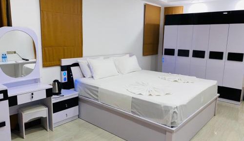 Deluxe King Suite