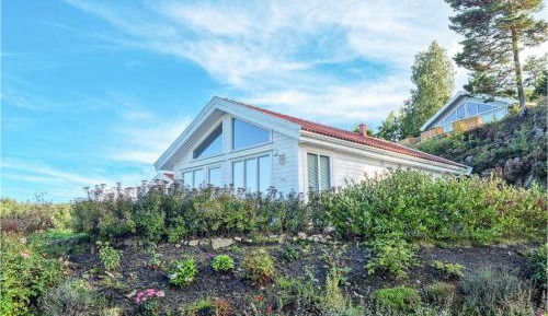 Three-Bedroom Holiday Home 