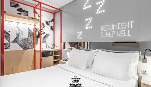 Urban King Room - with complimentary Shuttle Service to the Beach and Deira City Center