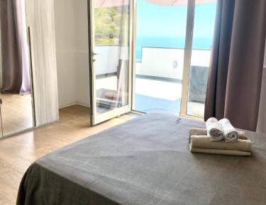 Double or Twin Room with Sea View