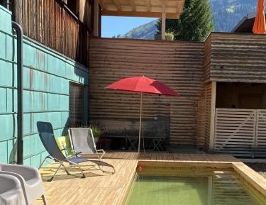 Apartment with Mountain View