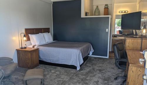 Standard Queen Room