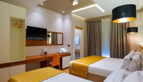 Deluxe Family Room