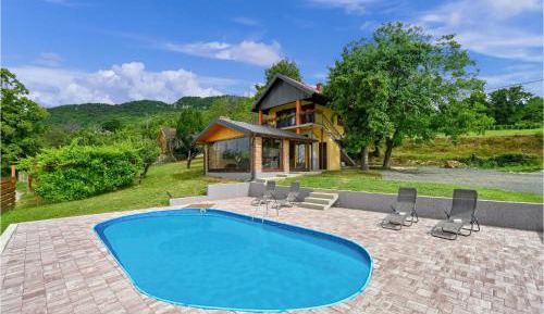 One-Bedroom Holiday Home