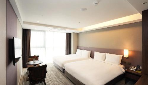 Deluxe Double Family Room with Half Harbor View