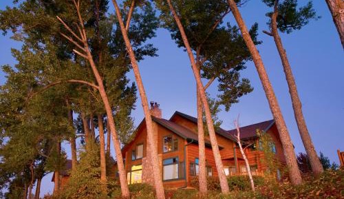 Log Home Suite with Lake View