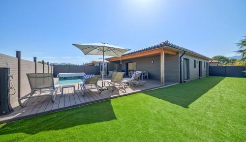 Four-Bedroom Villa with Air Conditioning, 23 ft Private Pool and Garden (8 Adults)