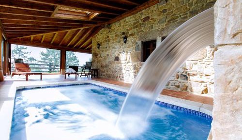 Four-Bedroom House with Swimming Pool