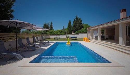 Three-Bedroom Holiday Home 