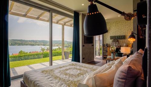Suite with Lake View