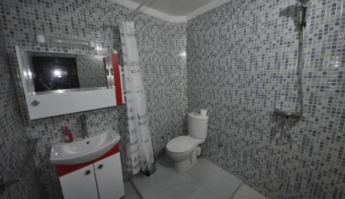 Apartment With Shared Bathroom