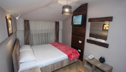 Apartment With Shared Bathroom