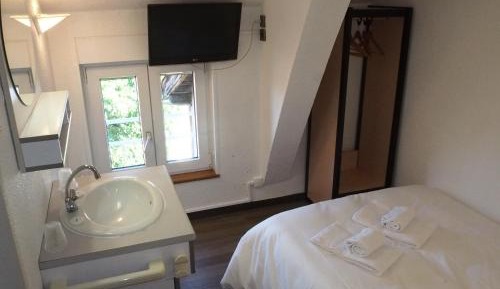 Standard Single Room with Shared Bathroom