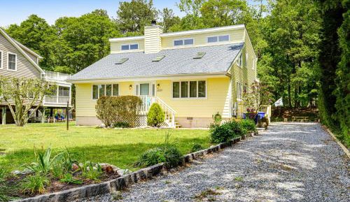 Five Bedroom Holiday Home
