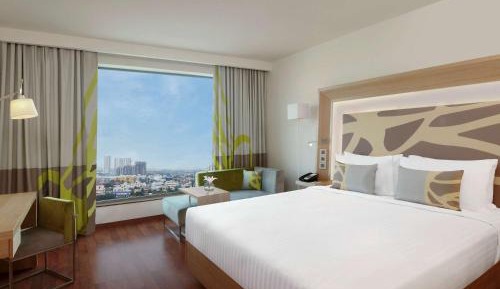 Executive Room King bed with Cocktail Hours