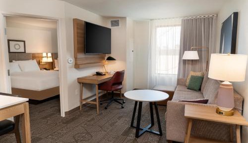 One-Bedroom Queen Suite - Hearing Accessible - Non-Smoking