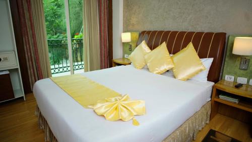 Standard Queen Room