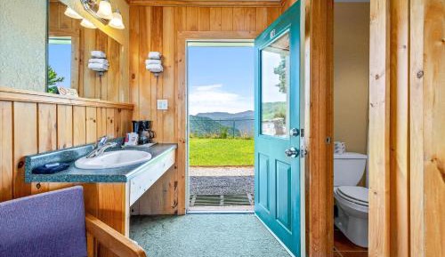 Deluxe Double Room with Two Double Beds with Mountain View 