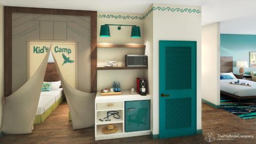 Deluxe Double Queen with Twin Beds