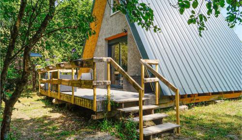 One-Bedroom Holiday Home