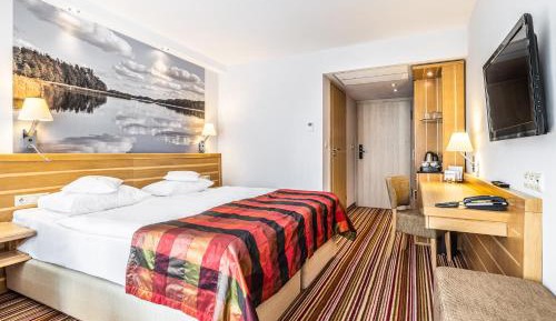 Double or Twin Room with Lake View