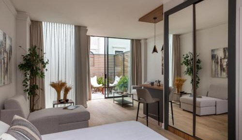 Deluxe Apartment with Balcony