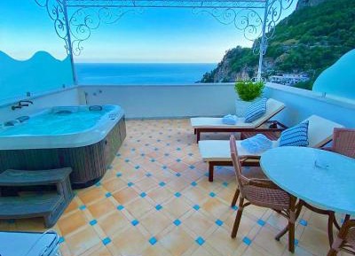 Suite with Hot Tub and Sea View