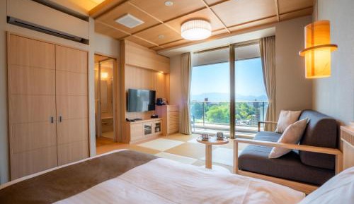 Superior Twin Room with City View
