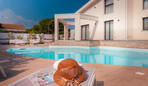 Apartment with Pool View 