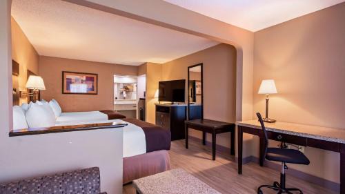 Queen Room with Two Queen Beds - Non-Smoking
