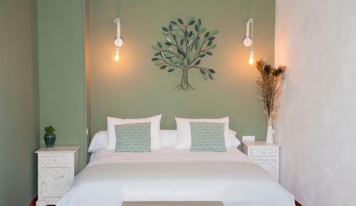Deluxe Room (2 Adults + 1 Child)