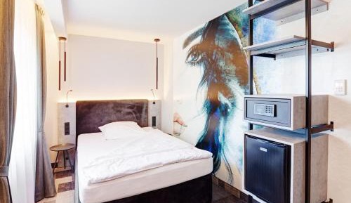 Comfort Queen Room