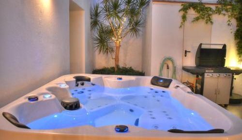 Apartment with Private Patio and Outdoor Spa