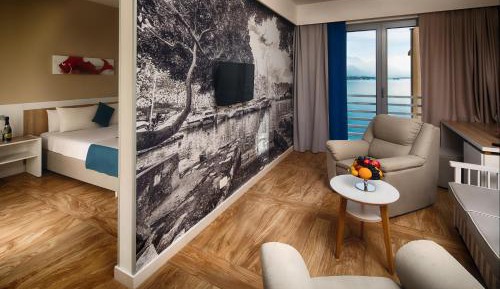 Suite with Sea View