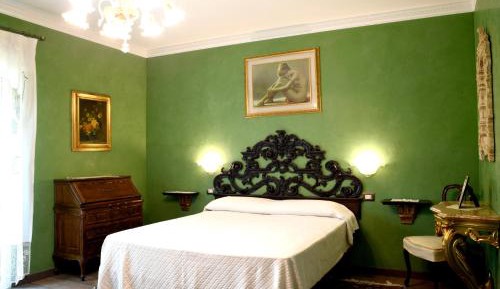 Deluxe Double Room with Shower
