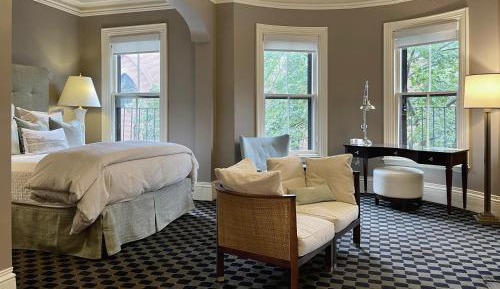 Queen Suite with Spa Bath