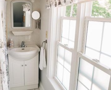 Deluxe Queen Suite