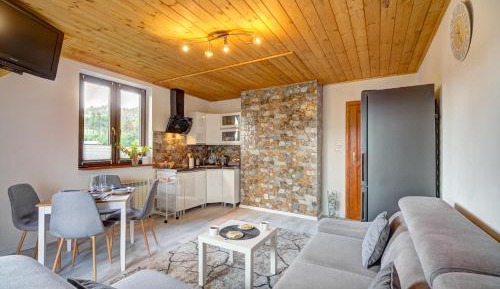 Apartment with Mountain View