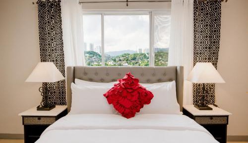 Penthouse Suite with Mountain View