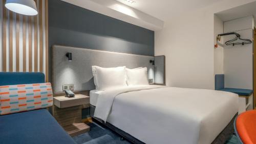 Standard Queen Room Inclusive Welcome Drink