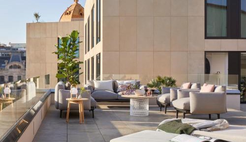 Studio ME Suite Terrace with Jacuzzi and City View