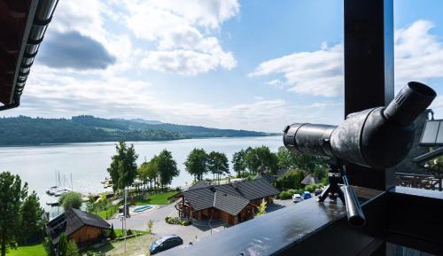 Apartment with Lake View