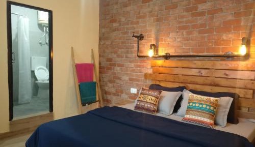 Deluxe Double Room (2 Adults + 1 Child)