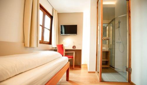 Single Room (No Balcony)