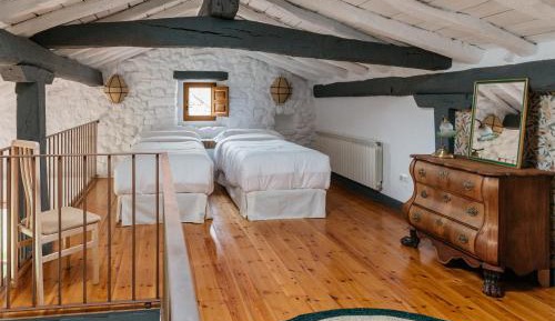 Deluxe Double Room (2 Adults + 1 Child)