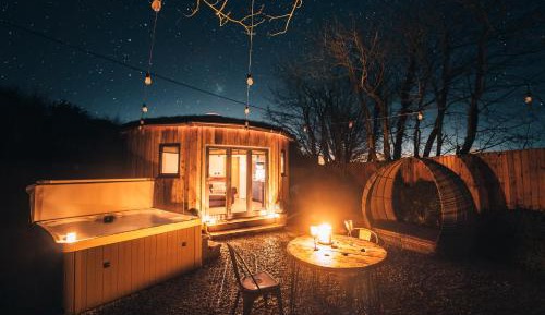 Private Couples Roundhouse 