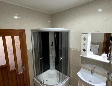 Deluxe Room (2 Adults + 1 Child)
