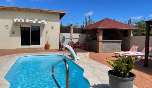 Apartment with Pool View 