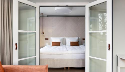 Suite with Sofa Bed