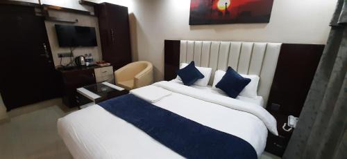 Large Single Room